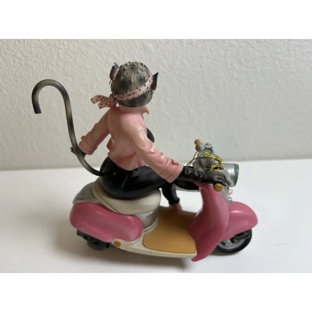 Margaret Le Van Valley Cats GoGo Secret Agent Feline Scooter Figurine w Tag